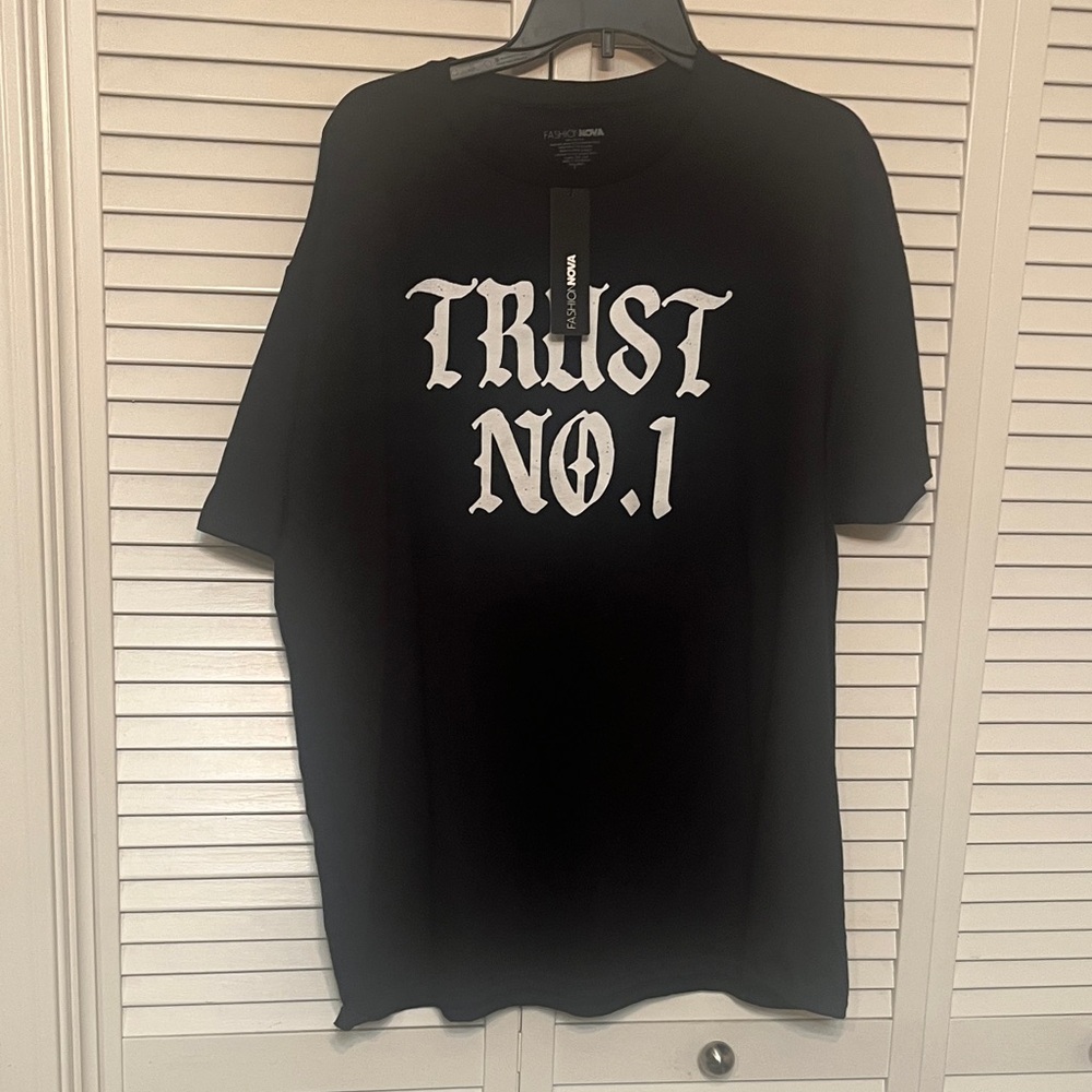 Fashion Nova Black 'Trust No.1' Tee - Picture 4 of 5